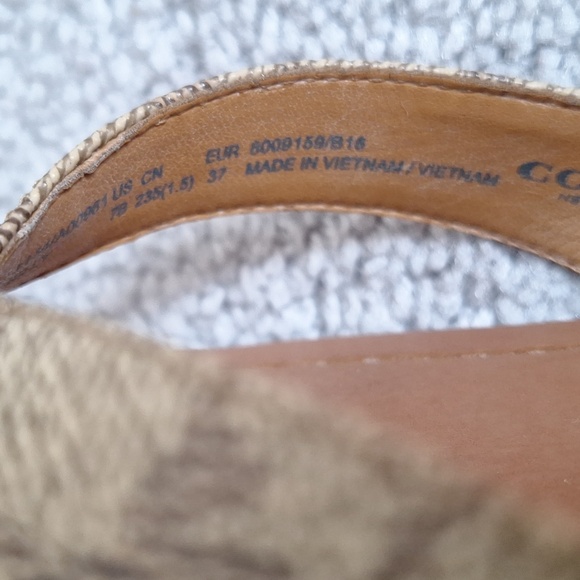 Coach "Shelly" Flip-flops Sandals! - Picture 5 of 6